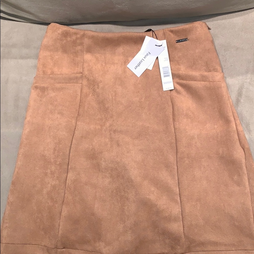 NWT Tahari Carmel Faux Suede Skirt with Pockets!